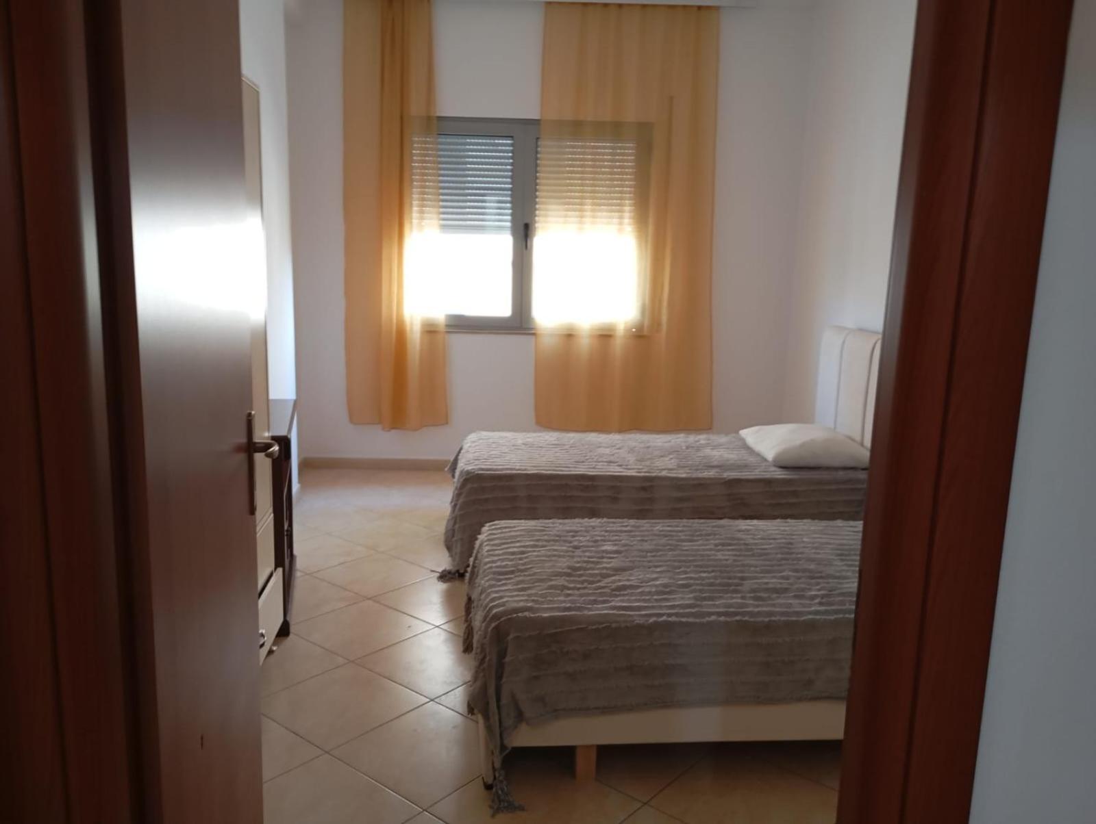 Royal 3 Hostel Tirana Eksteriør billede