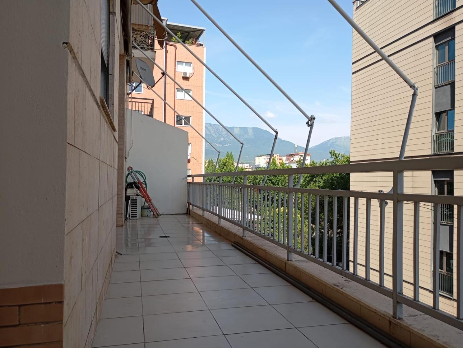 Royal 3 Hostel Tirana Eksteriør billede